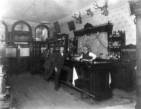 If These Old West Saloon's Walls Could Talk (25 Photos) - Suburban Men - January… Vintage Bars, Old West Saloon, Old West Photos, Western Saloon, Frederic Remington, Western Town, American Frontier, Wilde Westen, Montezuma