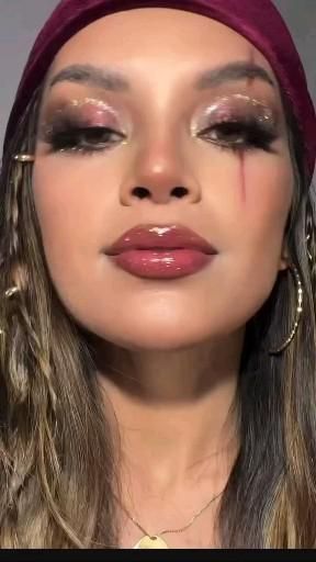 Women Pirate Makeup Halloween, Pirate Of The Caribbean Makeup, Halloween Makeup Looks Pirate, Cute Pirate Makeup For Women, Make Up For Pirate Woman, Pirate Inspo Halloween, Pirate Makeup Looks For Women, Female Pirate Costume Makeup, Makeup To Try When Bored