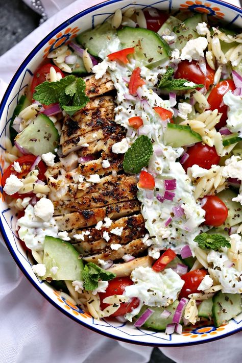 Greek Chicken Orzo Power Bowls are perfect for lunch or dinner. They are super easy to make and packed with delicious ingredients. These bowls are ideal for meal prep and are freezer friendly! #lunch #dinner #healthyrecipe Greek Chicken Orzo, Crockpot Healthy, Chicken Orzo, Power Bowls, Healthy Bowls, Healthy Dinner Recipes Chicken, Greek Chicken, Dinner Healthy, Recipes Crockpot