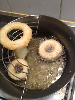 Sourdough Discard Onion Rings, Sourdough Onion Rings, Onion Ring Batter, Gluten Free Sourdough Bread, Onion Rings Recipe, Discard Recipes, Gluten Free Sourdough, Dough Recipes, Crispy Fry