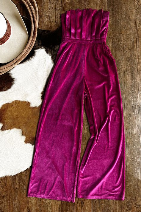 Stay on trend this season in our new pretty, wide leg jumpsuit. We especially love the solid color fabric and think this piece will be a new favorite in your closet! Pretty Vibes, Boss Woman, Pink Jumpsuit, Closet Inspiration, Tee Shirt Dress, Denim Shirt Dress, Pinterest Closet, Western Dresses, Sleeveless Jumpsuits