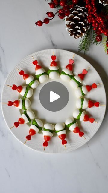 Weenussanun Homhuan on Instagram: "Christmas Inspo is here🎄What would you name these cute mini Caprese? 1. Santa Caprese 🎅🏻 Or 2. Snowman Caprese ⛄️ 

Save this and share with your friends 🤶🏻

Wishing you a wonderful and peaceful day/evening and week everyone 🤍
@inspo_by_rio_ 💕

#julpyssel #christmasfood #christmasdecor #christmasinspo #christmastime #christmaswreath" Snowman Caprese, Peaceful Day, 2022 Christmas, Christmas Inspo, Instagram Christmas, Christmas Food, Christmas Time, Christmas Wreaths, Christmas Decorations