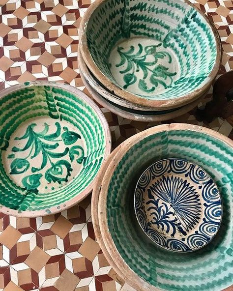 West Palm Beach Florida, Cerámica Ideas, Pottery Plates, Antique Stores, Positano, Pottery Painting, Bits And Bobs, Plates And Bowls, Granada