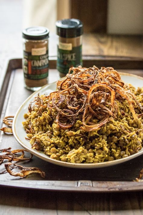 In this classic Middle Eastern Mujaddara recipe, humble lentils and rice are seasoned with warm spices and fried onions for a tasty and satisfying dish! Mejadra Recipe, Crock Pot Green Bean Casserole, French Fried Onion Recipes, Soup Bacon, Fried Onions Recipe, Cheesy Green Bean Casserole, Green Bean Casserole Recipe, Spiced Lentils, Spring Meals