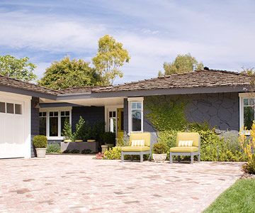 Exterior Brick House Colors, Brick House Colors, Brick Ranch Houses, Brick Bedroom, Ranch House Remodel, Exterior House Colors Ranch Style, Ranch House Exterior, California Ranch, Ranch Remodel