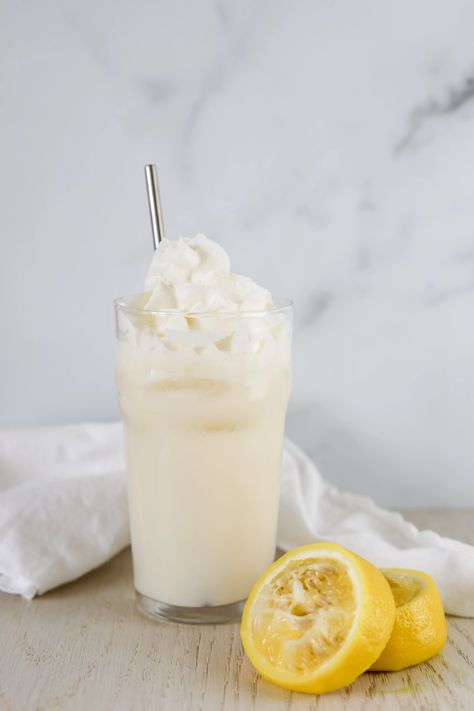 PFL (Protein Frozen Lemonade) is the new POJ! 😆 My new go-to this spring and summer. 🍋 Refreshingly DELICIOUS and protein-packed. 👊🏻 Grab the recipe below! PROTEIN FROZEN LEMONADE 200 calories / 2.5F / 25C / 20PMakes 1 serving8 oz Simply Beverages Light Lemonade1 Tbs. coffee creamer of choice1 lemon, juiced1 serving C Lemonade Smoothie, Simply Lemonade, Clean Simple Eats, Frosted Lemonade, Sugar Free Drinks, Frozen Lemon, Frozen Lemonade, Get Rid Of Warts, Soft Foods