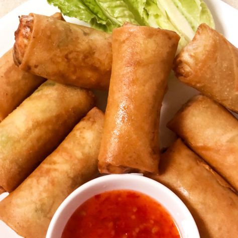 Missing Thailand? How to make authentic Thai egg rolls: a simple recipe Mini Egg Rolls Appetizers, Authentic Egg Rolls, Thai Egg Rolls, Thai Rolls, Pork Egg Roll Recipes, Authentic Thai Recipes, Sauce For Eggs, Chinese Egg Rolls, Thai Basil Beef