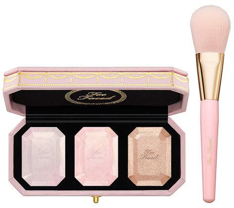 Makeup Products Highlighter, Too Faced Highlighter Diamond, Too Faced Aesthetic, Aesthetic Beauty Products, Makeup Png, Pink Makeup Brushes, Koleksi Makeup, Alat Makeup, Makeup Bag Essentials