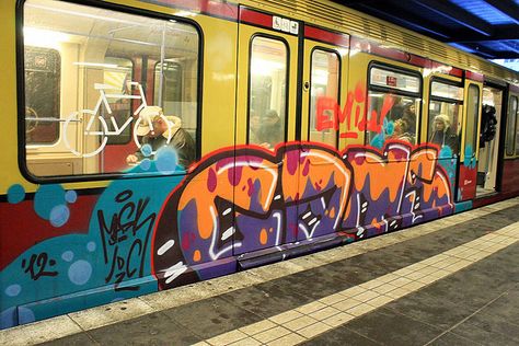 Gans Graffiti on Trains, S-Bahn Berlin Train With Graffiti, Graffiti On Trains, Graffiti Inspiration, Hiphop Graffiti, Berlin Graffiti, Train Graffiti, Train Projects, World On Fire, Graffiti Alphabet