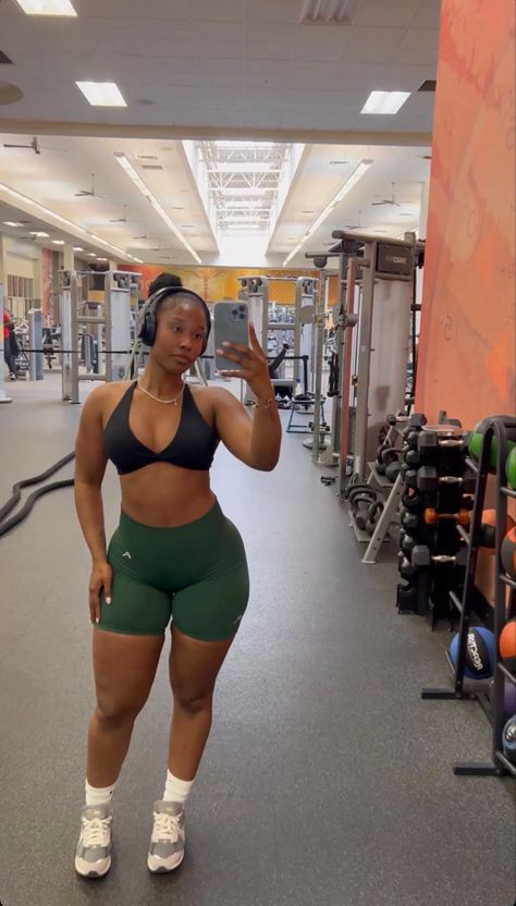 Cool Mom Outfits Black Women, Thick Gym Body Type, Gym Outfits Black Women, Goal Bodies, Micah Core, Feminine Fatale, Gym Girlies, Fitness Aesthetics, Athletic Outfit