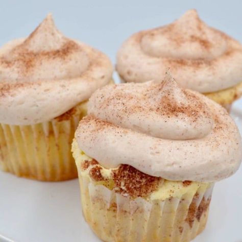 Churro Cupcakes, Gourmet Mac And Cheese, Cupcakes With Buttercream Frosting, Cupcakes With Buttercream, Buttercream Frosting For Cupcakes, Piping Frosting, Cake Rolls, Roll Cake, Fun Cupcakes