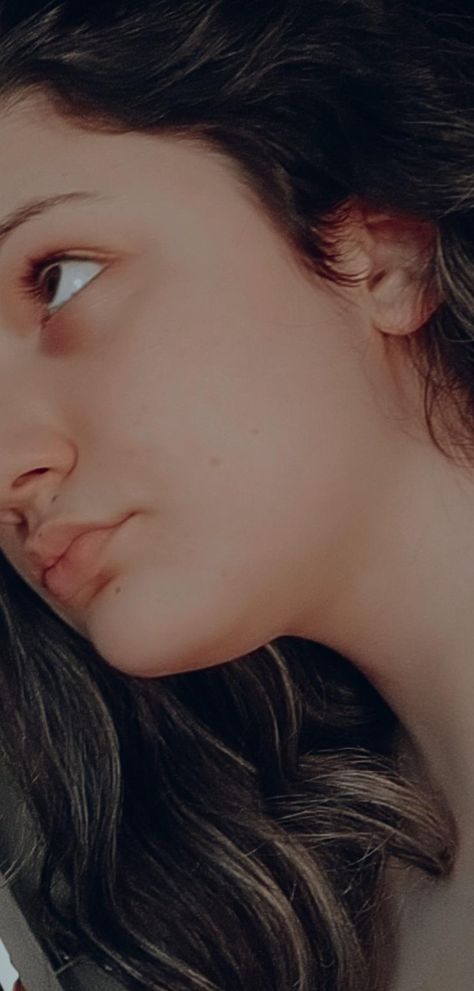 soft jawline double chin Soft Jawline Appreciation, Double Chin Appreciation, Double Chin Reference, Double Chin Drawing Reference, Double Chin Positivity, Double Chin Aesthetic, Double Chin Drawing, Hairstyles For Soft Jawline, Weak Jawline Women