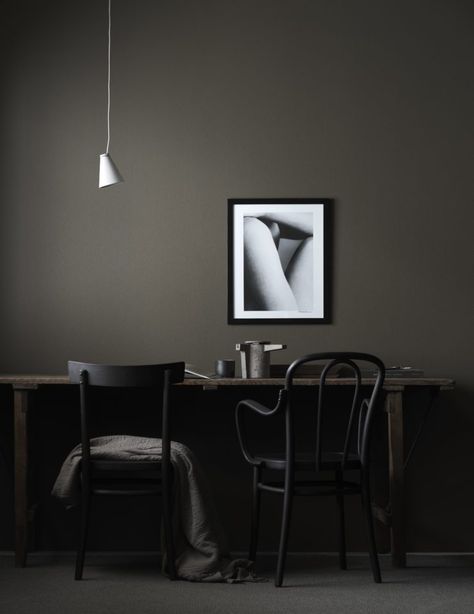 Beautiful dark color scheme Dark Brown Walls, Office For Two, Brown Walls, Dark Interiors, Minimalism Interior, Boho Interior, Cafe Interior, Elle Decor, 인테리어 디자인