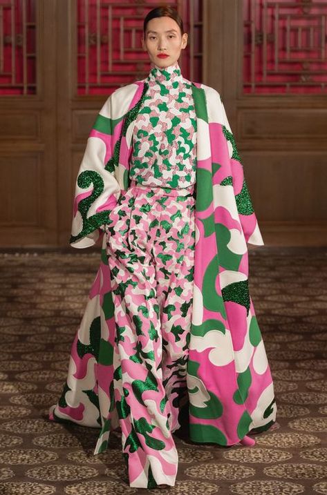 Haute Couture Prints, Colour In Fashion Design, Screen Printing Fashion, Screen Print Clothes, Haute Couture Outfits, Digital Print Fashion, Printed Garments, Pierpaolo Piccioli, Dc Fashion