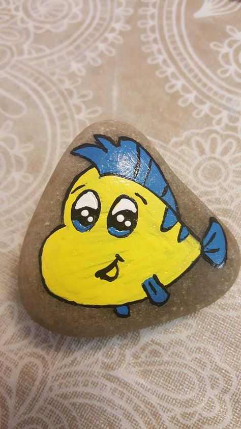 Mermaid Rock Painting, Little Mermaid Painting, Mermaid Rock, Garden Rock Art, Painted Rocks Kids, Mermaid Painting, Painted Rocks Craft, Painted Rocks Diy, Rock Painting Ideas Easy