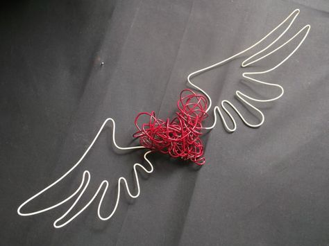 Wire Angels, Wired Art, Metal Wire Sculpture, Pen Projects, Flying Heart, Wire Wall Art, Wire Knitting, Wire Ornaments, Wire Installation