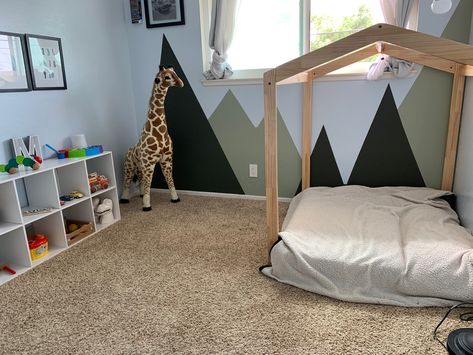 1 year old montessori bedroom One Year Old Bedroom Boy, Montessori Bedroom 1 Year, Montessori Bedroom Boy, One Year Old Room, One Year Old Bedroom, Montessori Toddler Bedroom, Montessori Toddler Rooms, Montessori Bedroom, Montessori Room