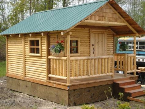 For anyone who has dreamed of having a real log cabin in the woods, but still wants to keep it small, Washington based Mr. Cabin, Inc. builds substantial and very affordable log cabins that stay under 200 square feet. Mini Cabins, Mini Cabin, Hut House, Pelan Rumah, Tiny House Blog, Bamboo House Design, Small Log Cabin, Cabin Tiny House, Rest House