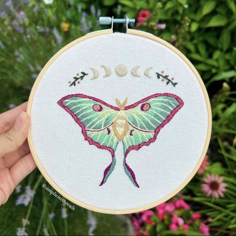 Lunar Moth Embroidery, Luna Moth Embroidery, Luna Moth Crochet, Embroidered Tshirts, Luna Moth Art, Moth Embroidery, Moth Drawing, Lunar Moth, Moth Art