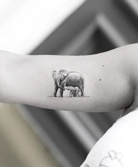 Father Daughter Animal Tattoos, Cub Tattoo, Elephant Family Tattoo, Cubs Tattoo, Tato Minimal, Tier Tattoo, Animals Tattoo, Elephant Tattoo Design, New Tattoo Designs