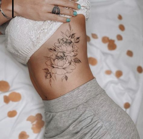 Flower Tattoo On Ribs, Side Tattoos Women, Underboob Tattoo Designs, Rib Tattoos For Women, Ribcage Tattoo, Leo Tattoos, Chest Tattoos, Inspiration Tattoos, Chest Tattoos For Women