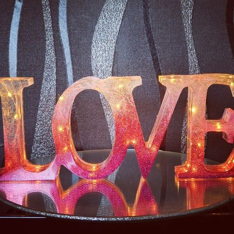 Resin Love Sign With Lights, Love Resin Mold Ideas, Sign With Lights, Art With Light, Love Word Art, Sweet Trees, Love Word, Resin Design, Light Letters