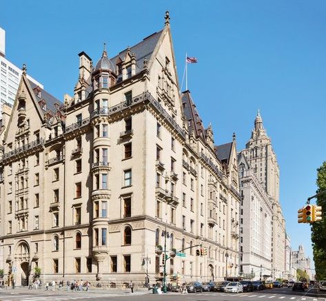 Gothic Apartment Building, The Dakota New York, Master Dressing Room, Perspective Study, City Living Apartment, Upper West Side Nyc, Vintage Apartment, Vintage Nyc, Old Apartments