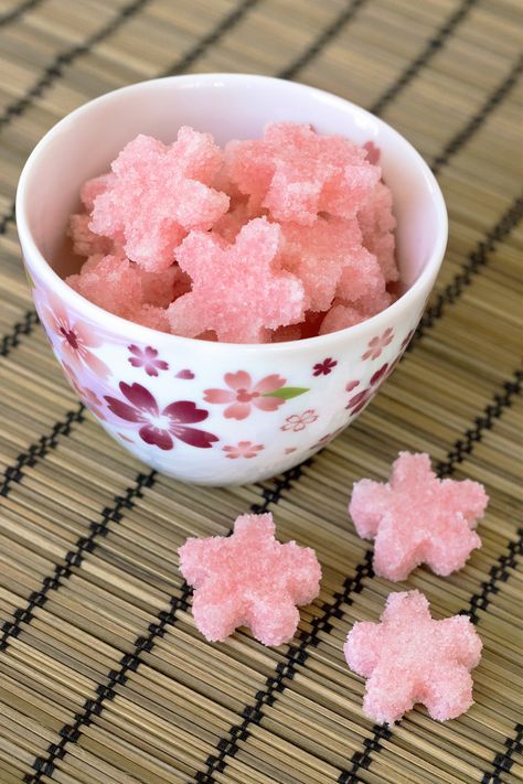 sakura-sugars3 Cherry Blossom Food, Sakura Theme, Cherry Blossom Party, Japan Sakura, Cherry Blossom Wedding, Cherry Blossom Festival, Sugar Cubes, Fairy Artwork, Japanese Tea Ceremony