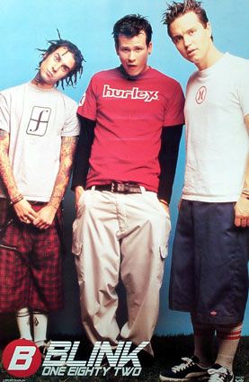 Blink-182 I used to have a poster like this!!! Blink 182 Fashion, Blink 182 Outfit, Blink 182 Poster, Blink 182 Tom Delonge, Blink 182 Tom, Punk Guys, 2000s Pop, 2000s Punk, Tom Delonge