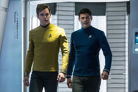 Kirk Star Trek, Star Trek Vi, Star Trek Reboot, Star Trek Uniforms, Star Trek Generations, Star Trek 2009, James T Kirk, New Star Trek, Star Trek Beyond