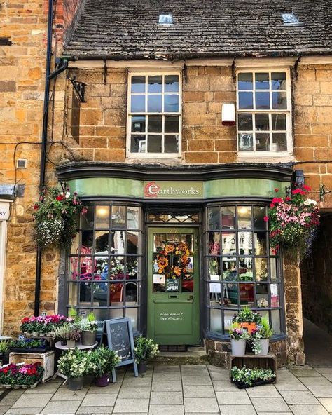 Flowers Message, Store Front Windows, Cute Store, Florist Shop, Shop Fronts, Green Door, Shop Front, Pretty Green, Store Front