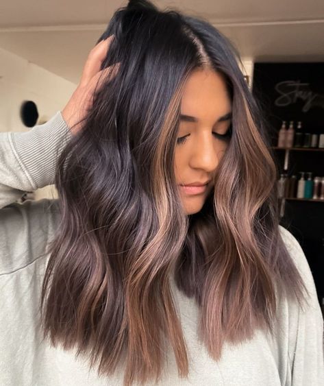 Dark Brown Hair With Blonde Highlights, Light Brown Ombre, Beige Hair, Icy Blonde Hair, Balayage Technique, Cute Hair Colors, Hair Color Caramel, Brunette Hair With Highlights, Money Piece