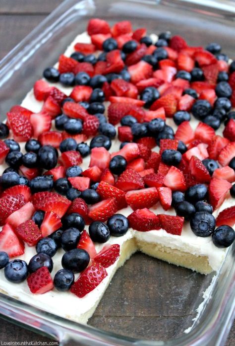 White Chocolate Cream Cheese Frosting, Chewy Sugar Cookie, White Chocolate Cream, Berries And Cream, Sugar Cookie Crust, Chocolate Cream Cheese Frosting, Patriotic Desserts, Chewy Sugar Cookies, Slow Cooker Desserts