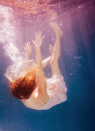 Person Falling, Under The Water, Water Drawing, Water Photography, Under Water, Story Inspiration, Underwater Photography, Girl Falling, Pose Reference