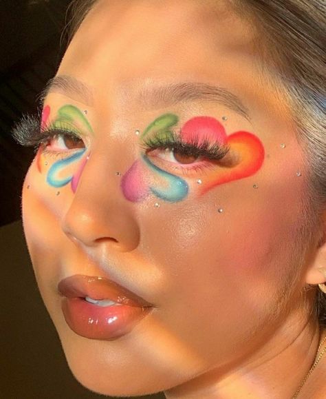 Preshower Makeup, Trippy Makeup, Makeup With Eyeshadow, Applying Eyeshadow, Maquillage Yeux Cut Crease, Artsy Makeup, Windows To The Soul, Cute Eye Makeup, Face Art Makeup