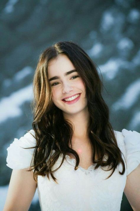 ليلي كولينز, Lily Collins Style, Princess Aesthetic, Lily Collins, Jolie Photo, Girl Face, Hair Colors, Ulzzang Girl, Brown Hair