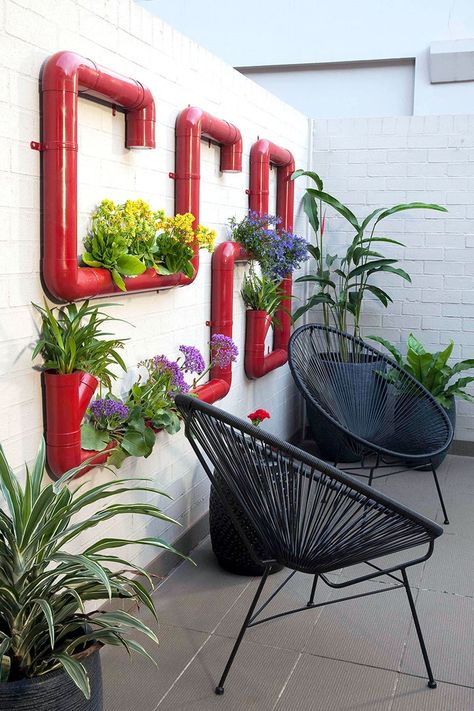 Pvc Pipe Garden Ideas, Industrial Planter, Diy Kids Table, Industrial Garden, Piping Flowers, Plant Pot Diy, Vertical Garden Wall, Wet Felting Projects, Pvc Pipes