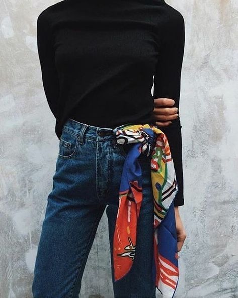 Wear a #silk #scarf tied on your jeans and if you get cold you can always wear it on your neck! How To Wear Scarves, Brunch Outfit, Mode Inspo, 가을 패션, Mode Vintage, Looks Style, Mode Inspiration, Outfits Casuales, Who What Wear