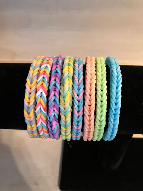 Loom Bands Designs, Loom Band Patterns, Rainbow Loom Bracelets Easy, Make Clay Beads, Loom Band Bracelets, Rubber Band Crafts, Color Bracelets, Rainbow Loom Rubber Bands, Rainbow Loom Patterns