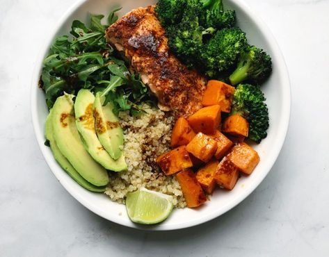 Marianne Cooks Sweet Potato Bowls, Salmon And Sweet Potato, Keto Easy, Salmon Bowl, Miso Dressing, Healthy Bowls, God Mat, Fall Food, Think Food