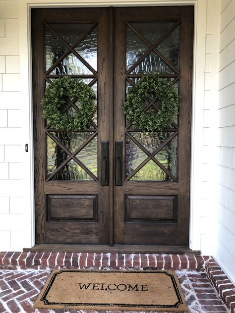 Double Door Entrance, Rustic Front Door, House Front Door Design, Best Front Doors, Modern Wooden Doors, Front Door Entryway, House Front Porch, Doors Wooden, Double Front Doors