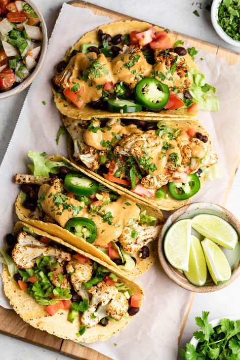 Roasted Chipotle Cauliflower Tacos - All the Healthy Things Chipotle Cauliflower, Sweet Potato Cauliflower, Easy Roasted Cauliflower, Vegetarian Tacos Recipes, Healthy Taco Recipes, Tacos Vegan, Vegan Chipotle, Vegan Enchiladas, Sweet Potato Tacos