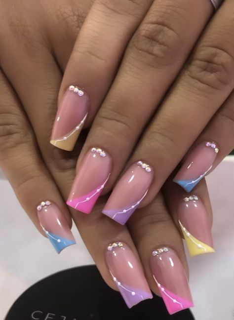 Nails Beach Design, Spring Vacation Nails, Glossy Acrylic Nails, Acrylic Nails French, Flower Press On Nails, Nails Medium Square, Acrylic Nail Designs Classy, Fancy Nail Art, Nails Colorful