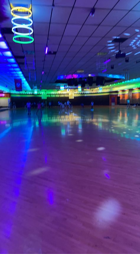 Roller Skate Aesthetic, Skating Place, Indoor Roller Skating, Skating Pictures, Roller Skating Rink, Skate Aesthetic, Kids Roller Skates, Y2k Background, Skating Aesthetic