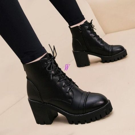 Kasut Wanita, Vestiti Edgy, Minimalist Shoes, Heels High, Block Heel Ankle Boots, Kinds Of Shoes, Heeled Ankle Boots, Buy Shoes