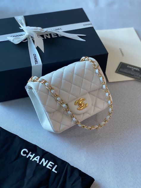 Chanel Handbags Classic, Expensive Bag, My Style Bags, Trendy Purses, Cute Nike Outfits, Luxury Bags Collection, Girly Bags, Chanel Purse, Classic Women