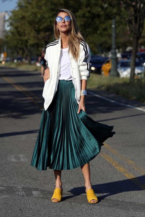 On the street at New York Fashion Week. Photo: Angela Datre/Fashionista. Green Pleated Skirt, Nyfw Street Style, Yellow Shoes, Fashion Weeks, Mode Inspo, Fashion Week Street Style, White Jacket, 가을 패션, Street Style Looks