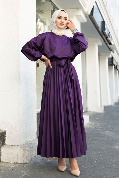 Purple Hijab Outfit, Long Hijab Dress, Wedding Hijab Dress, Dress For Muslim Women, Purple Hijab, Pleated Dress Long, Long Hijab, Women Abaya, Islamic Clothes