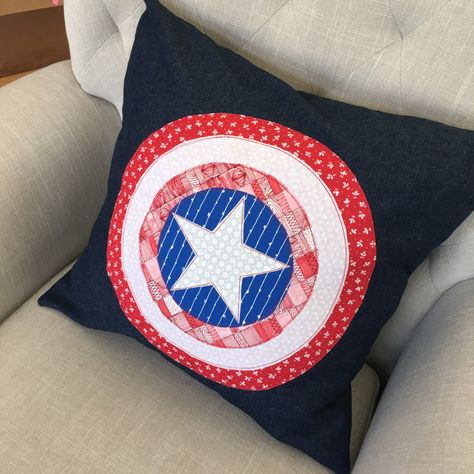 captain american pillow 9 Captain America Quilt, Superhero Bedroom, Euro Pillows, Shark Pattern, Pillow Tutorial, Room Goals, Diy Sewing Pattern, I'm In Love, Pillow Talk