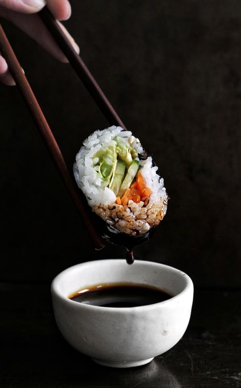 Japanese Food Photography, Sushi Vegan, Meals For Three, Yam Or Sweet Potato, Food Art Photography, Vegan Sushi, Restaurant Photography, How To Make Sushi, Sushi Roll